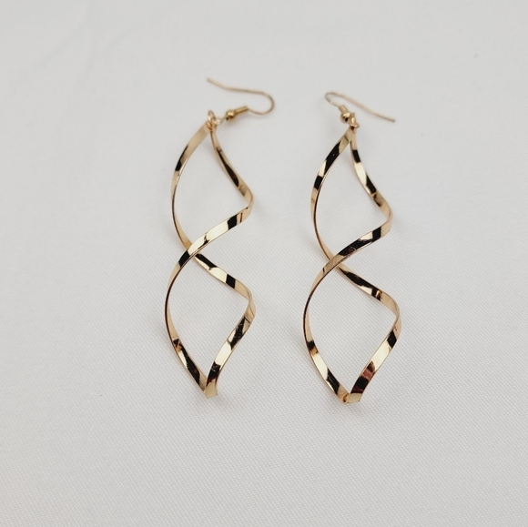 Glamorous Golden Spiral Dangle Fashion Earrings - Picture 6 of 7